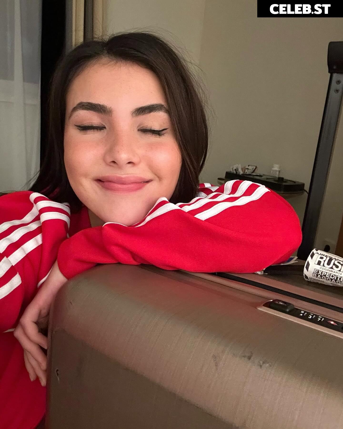 Andrea Botez (leaks = ban) Image 20584187