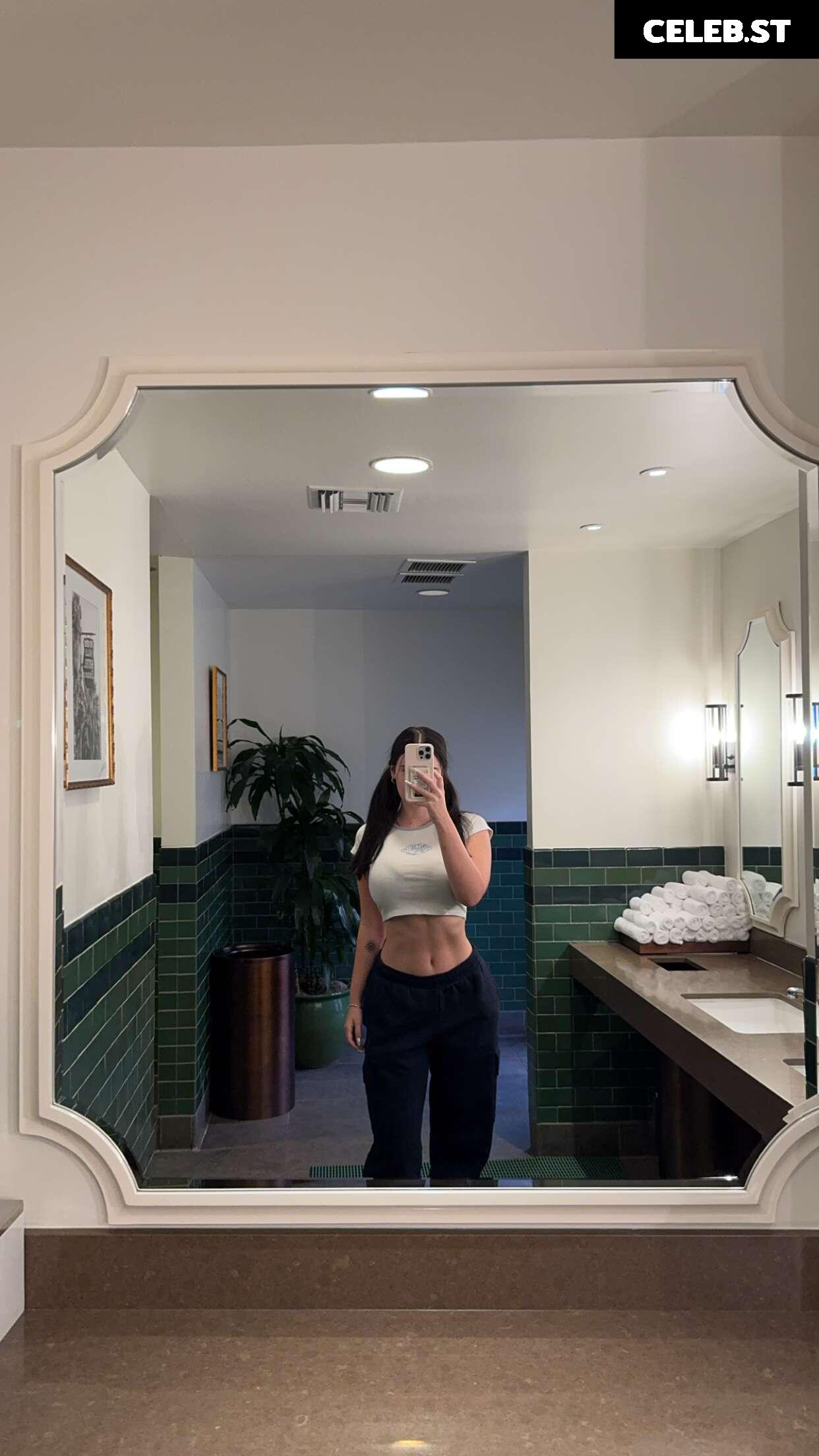 Hotblockchain / Emily Cocea / cryptobaddie1 Image 20589689