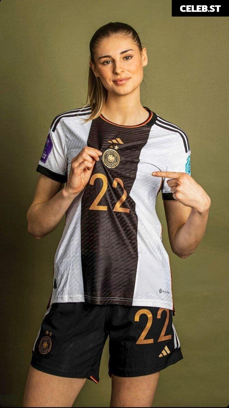 Female football/soccer players Image 20354121