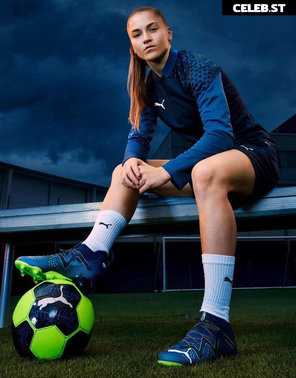 Female football/soccer players Image 20354100