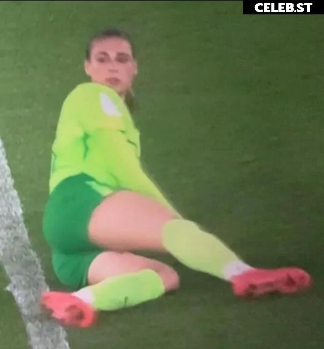 Female football/soccer players Image 20354130