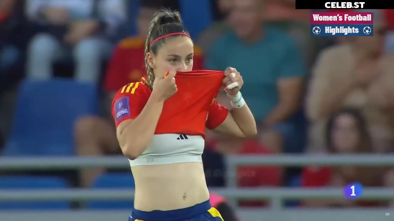 Female football/soccer players Image 20354151