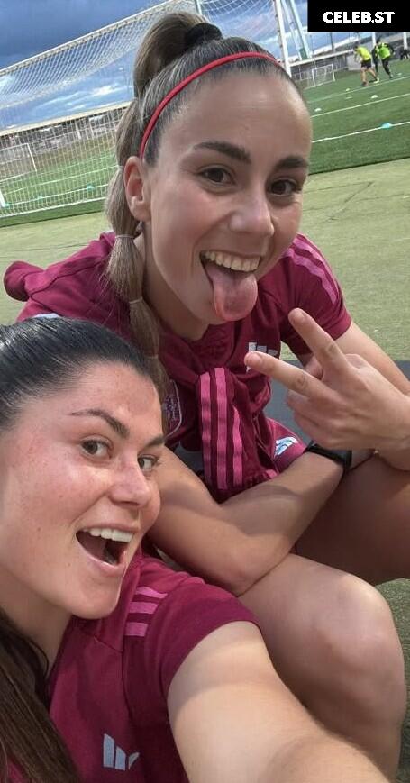 Female football/soccer players Image 20354143