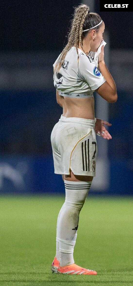 Female football/soccer players Image 20354140