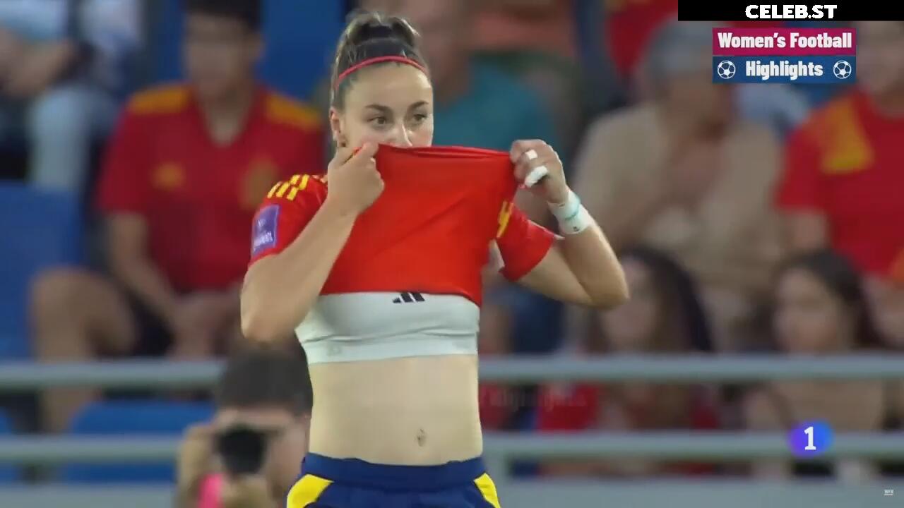 Female football/soccer players Image 20354144