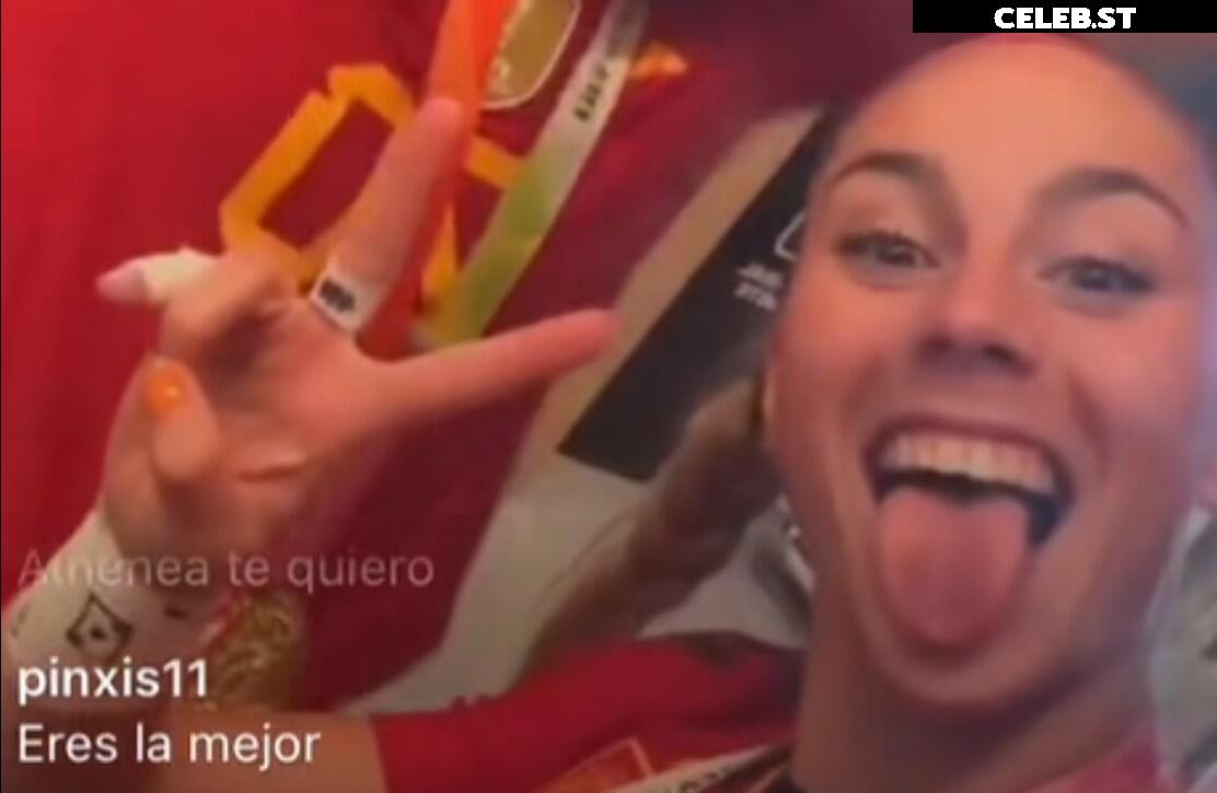 Female football/soccer players Image 20354148