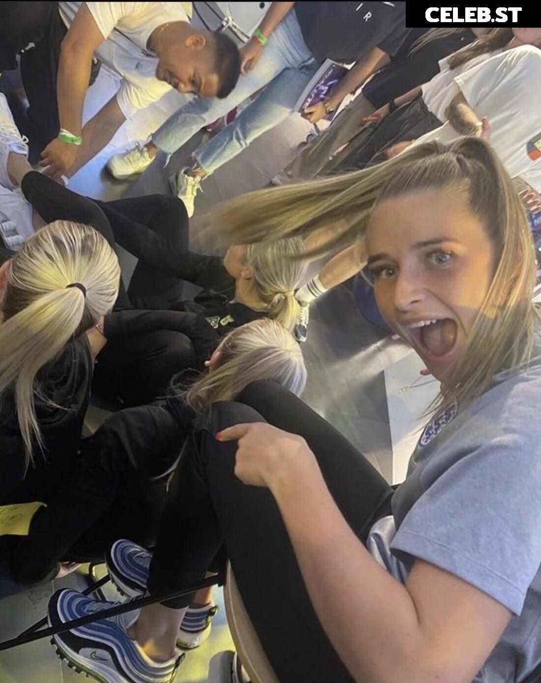 Female football/soccer players Image 20354054