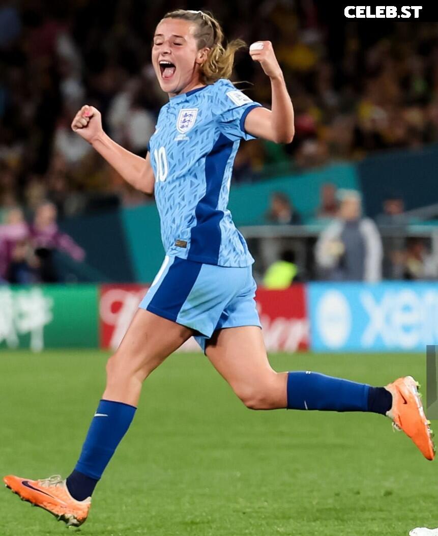 Female football/soccer players Image 20354048