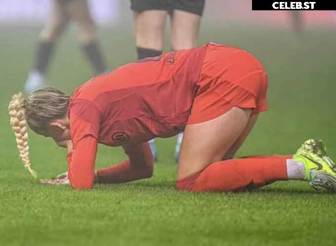Female football/soccer players Image 20354342