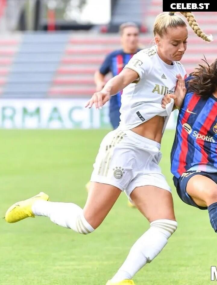 Female football/soccer players Image 20354344