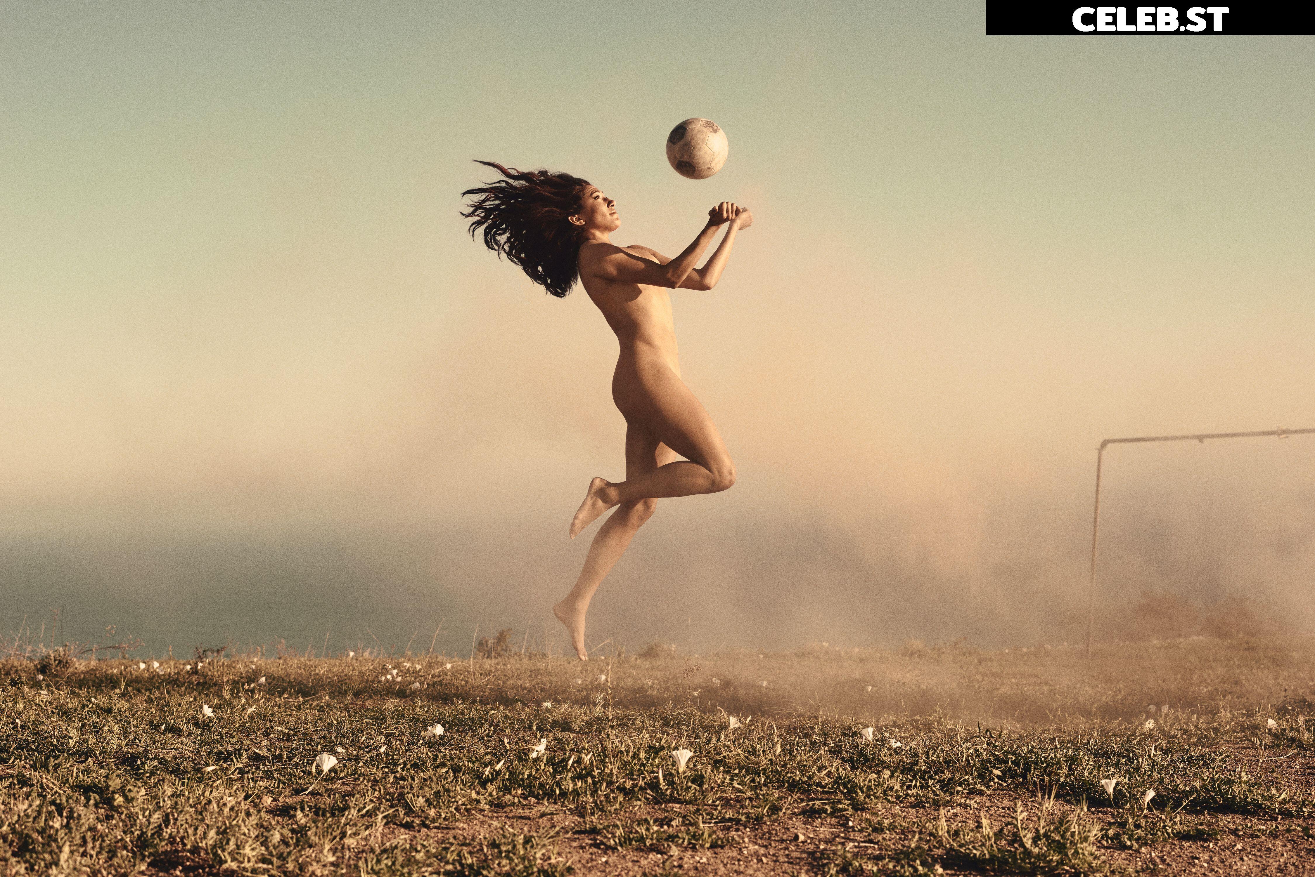 Female football/soccer players Image 20354289