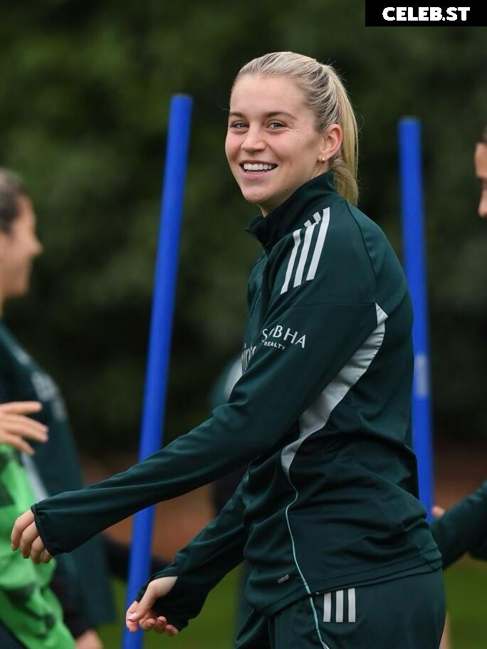 Female football/soccer players Image 20354206