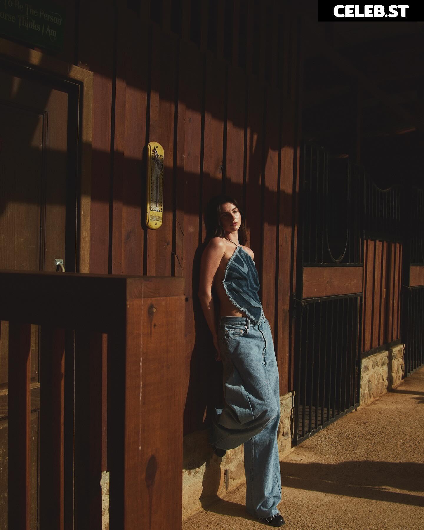 sav - savannah_demers - savannahraedemers Image 20357212