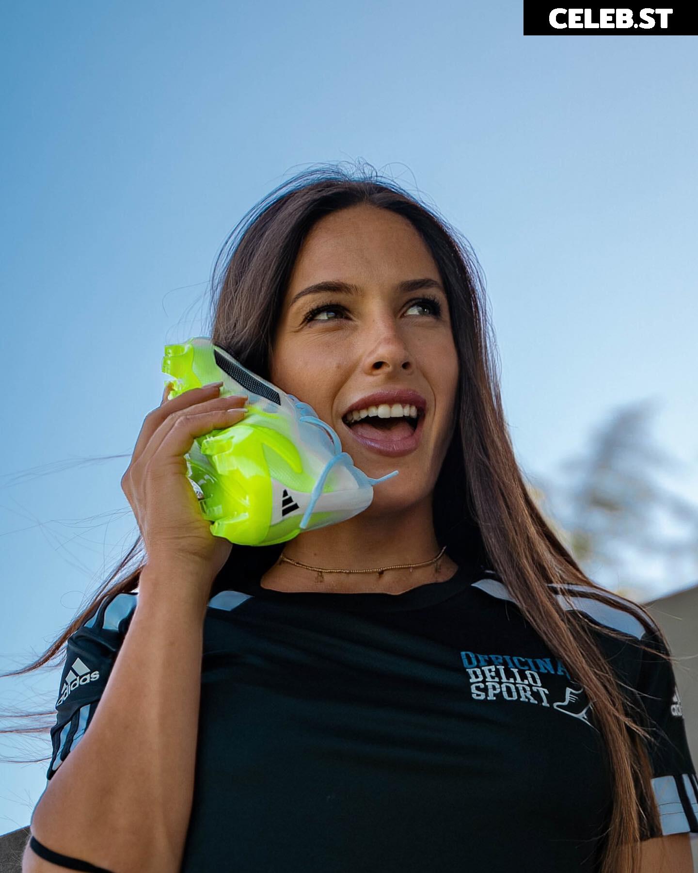 Female football/soccer players Image 20353940