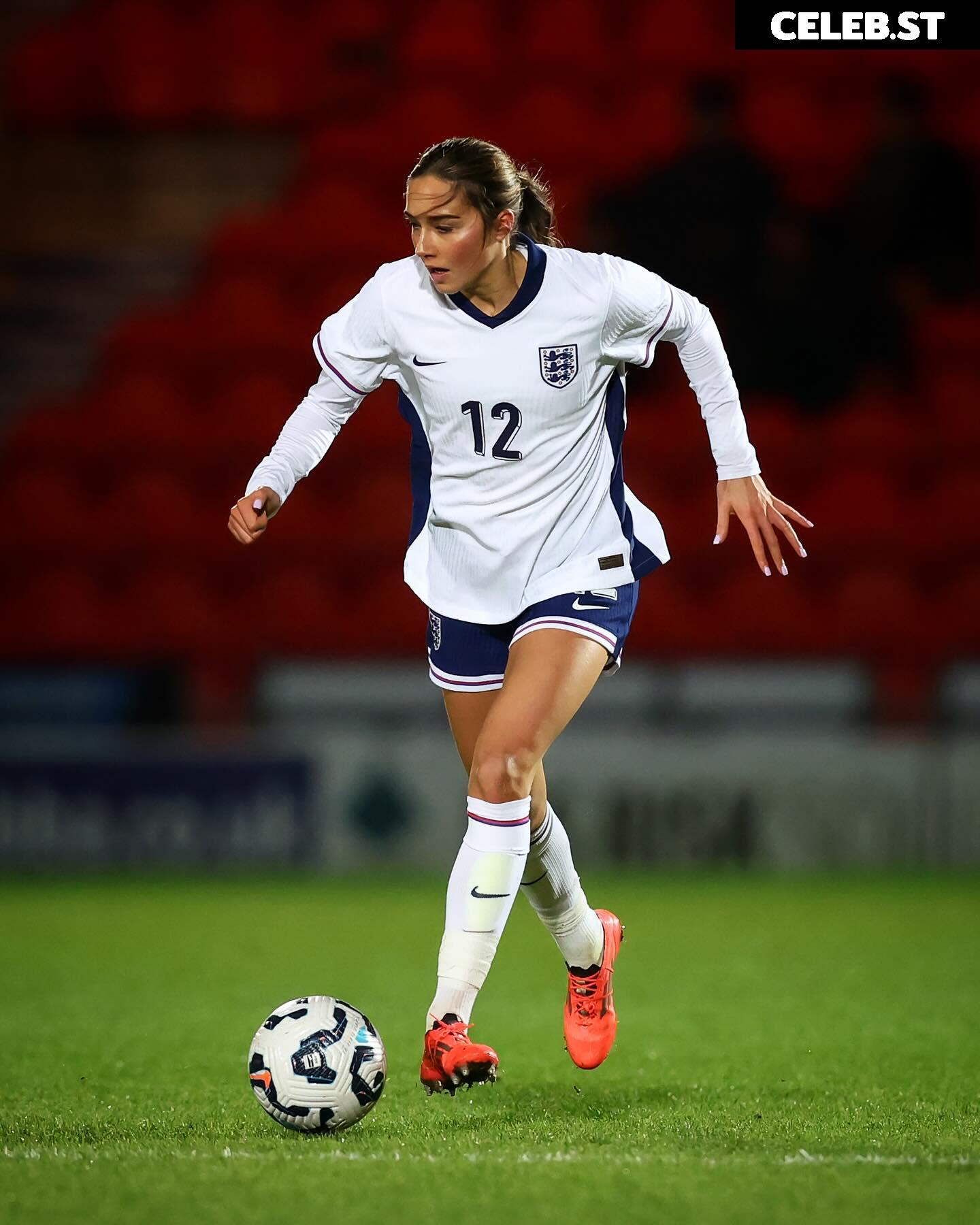 Female football/soccer players Image 20353978