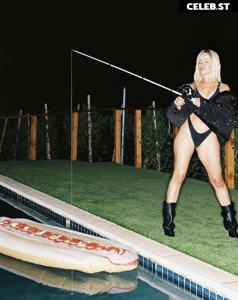 Camila Cabello Image 2021543