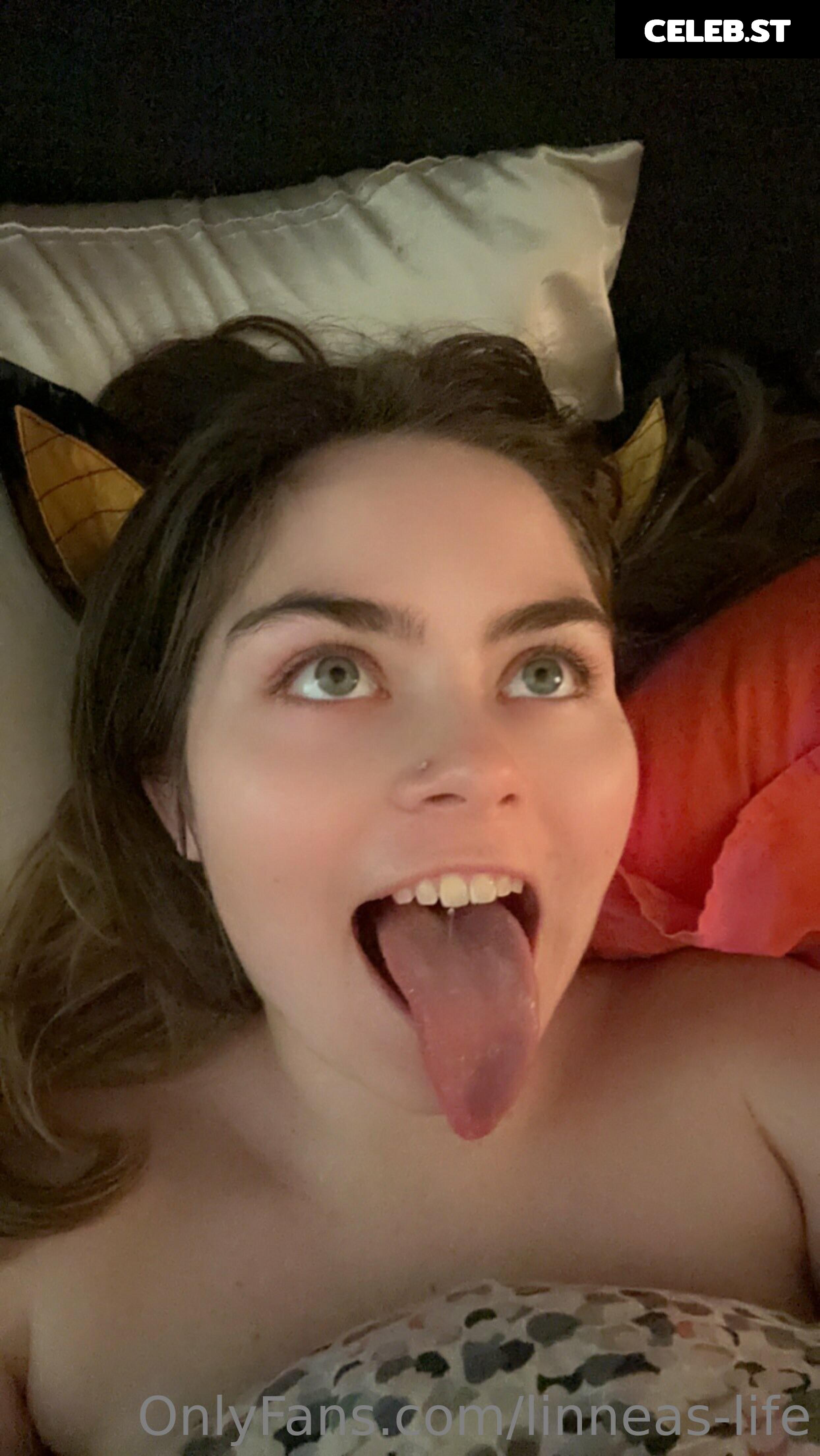 TwinTwitcherz (jessicatalystic - Low_Ad_988) + (Linneas_life_ - Linneas_Feet) Image 20211923