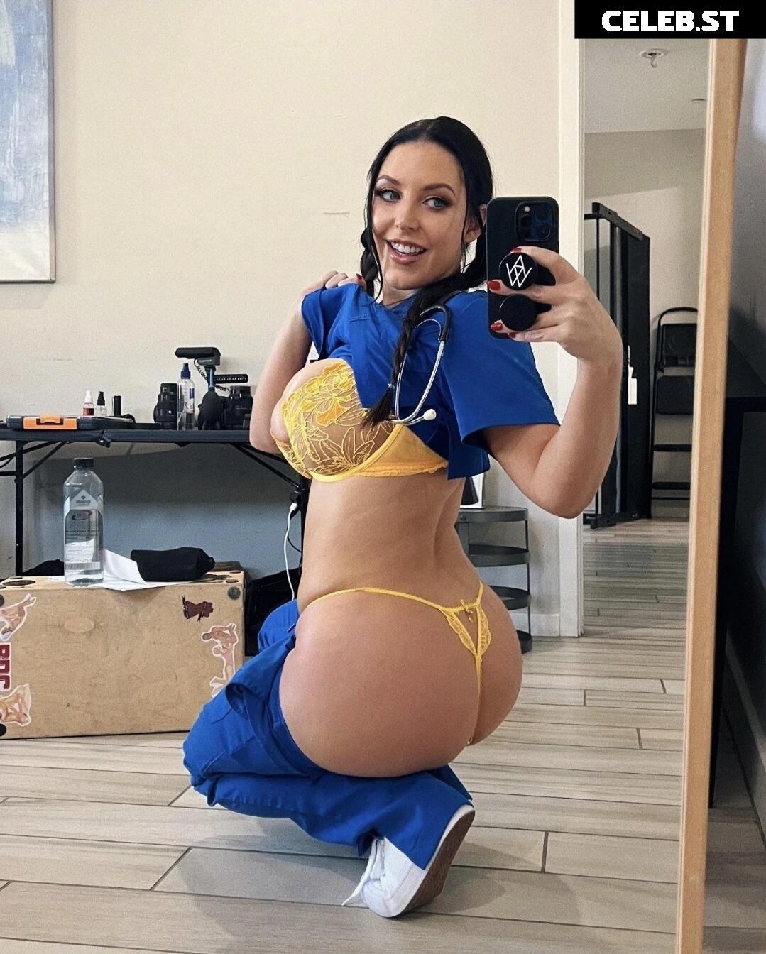 Angela White Image 2022785