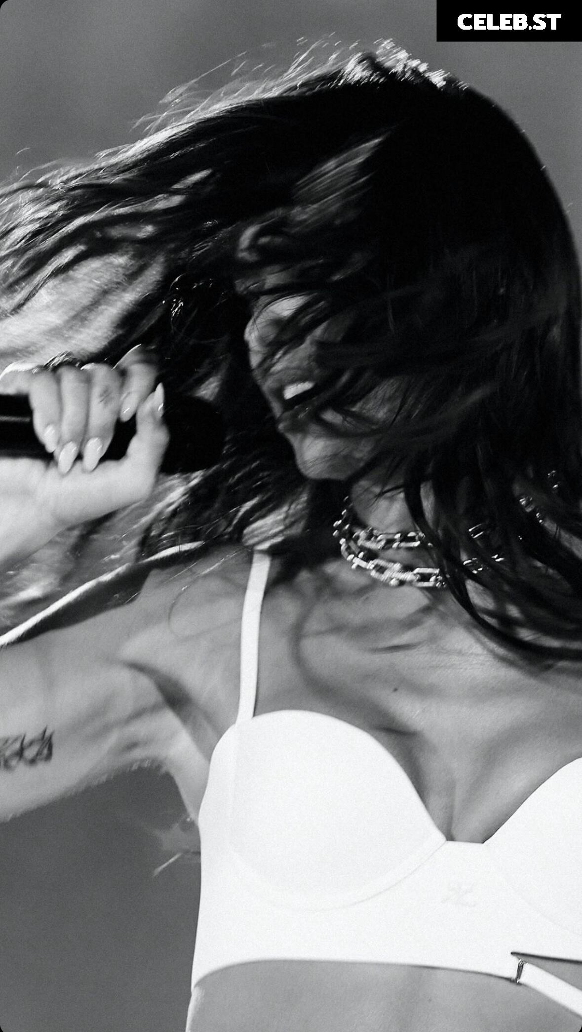 Dua Lipa Image 2028822