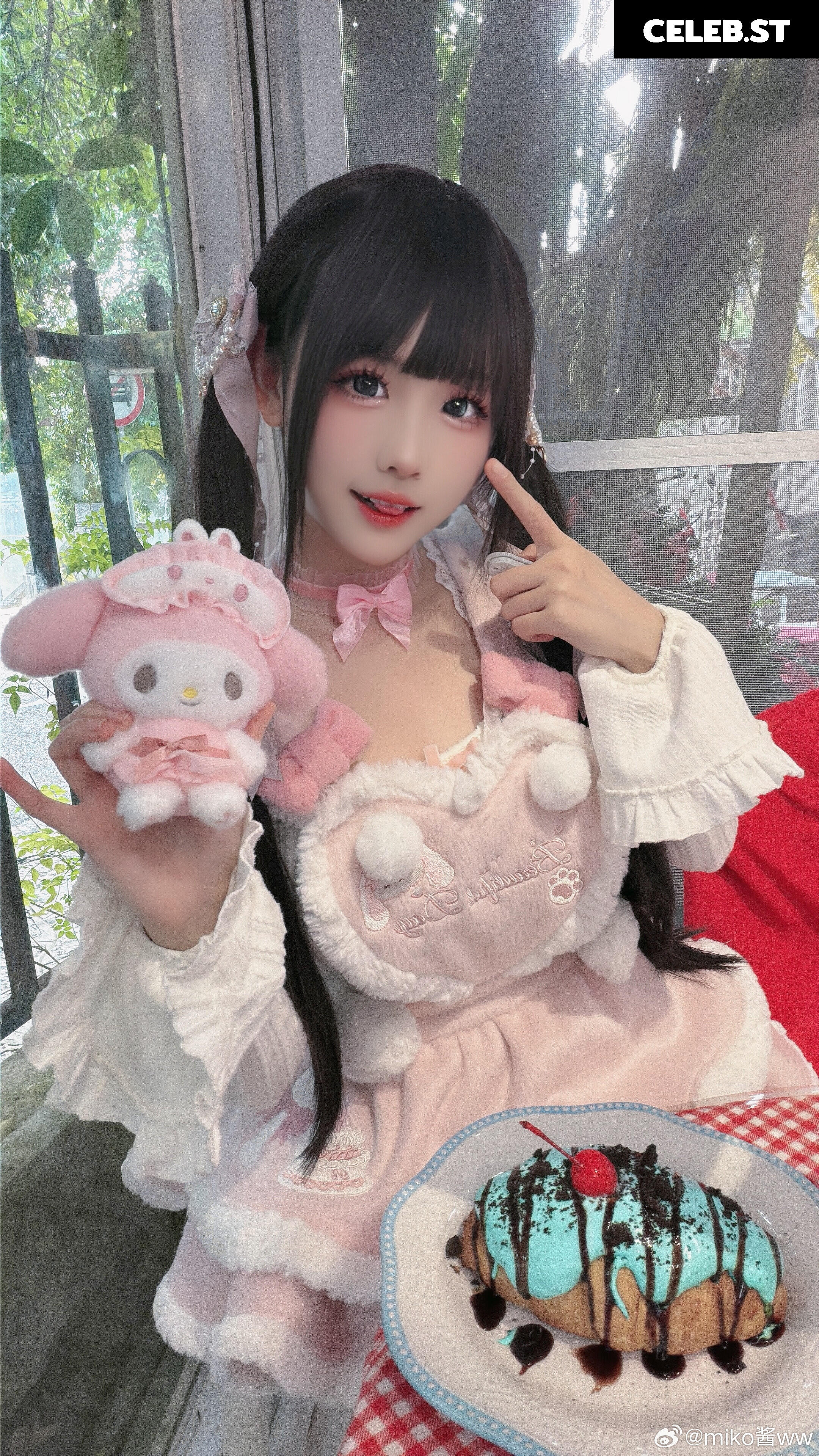 mikomikoww or Miko Image 20284235