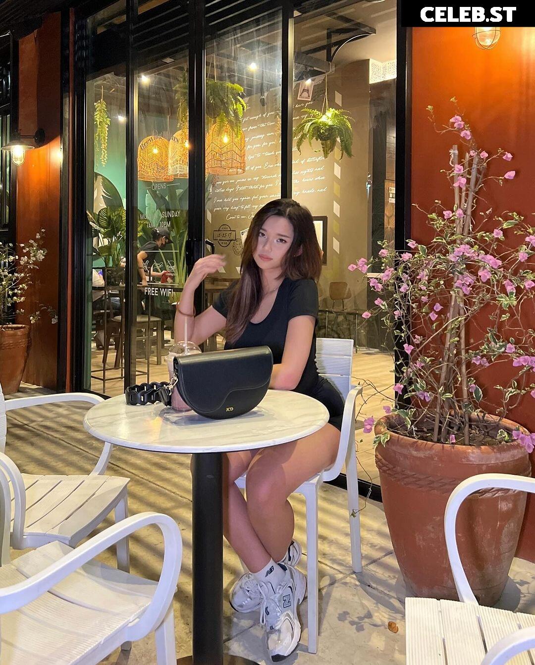 Jeila Dizon @jeilalou Image 20151907