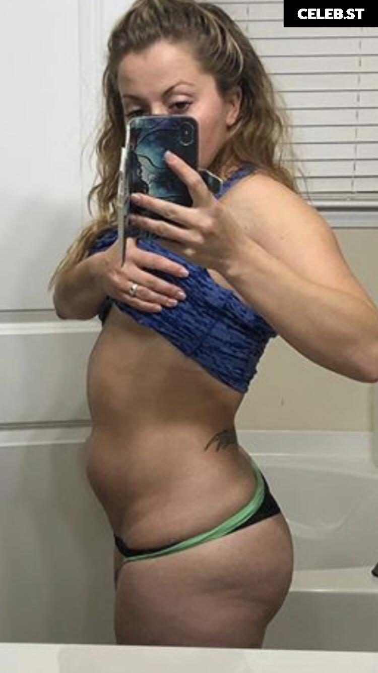 Hollie mulvihill (optimus_primette) Foot_feendz / evol_lana.uncensored / priddy_pinnup Image 20159976