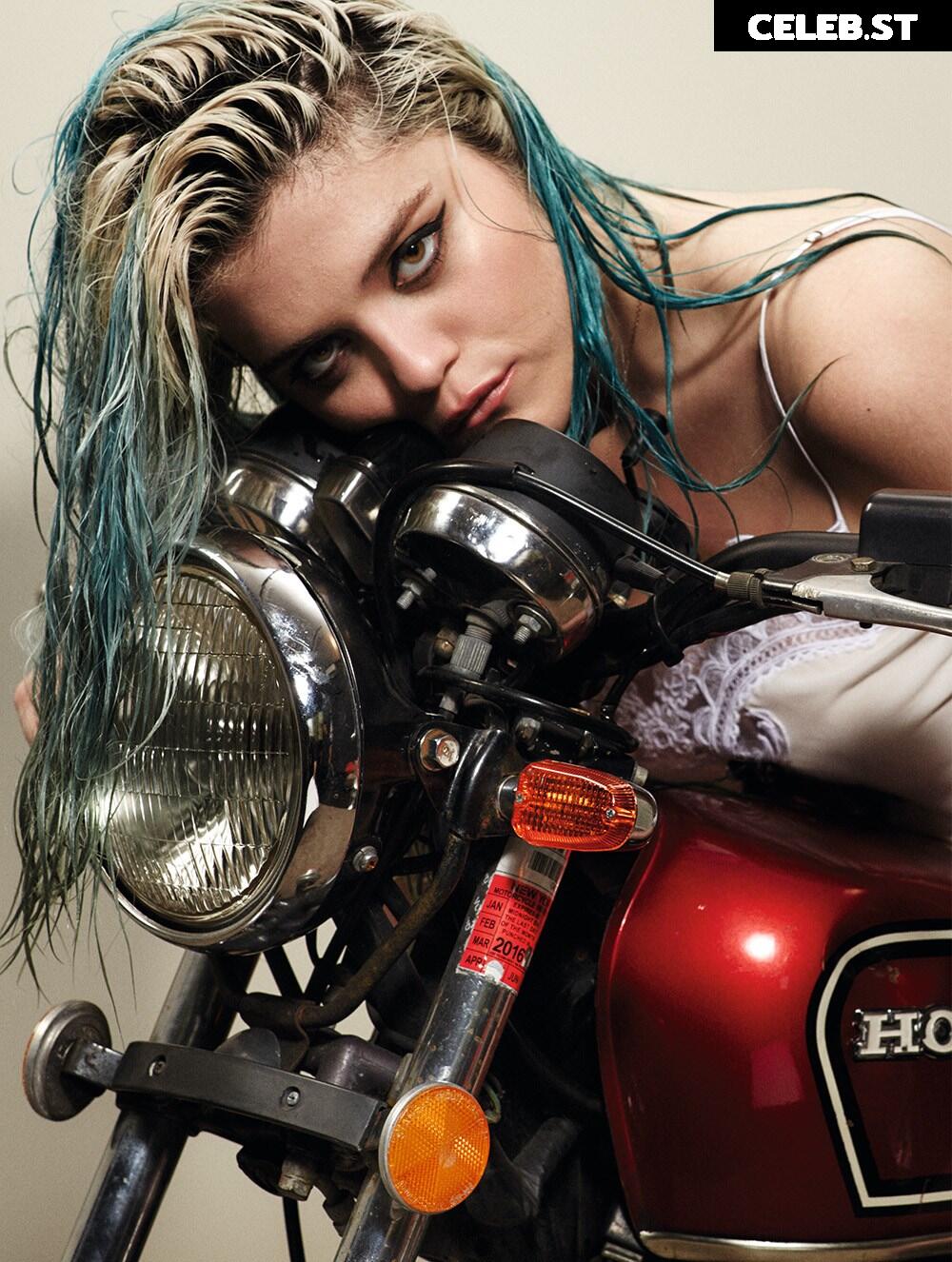 Sky Ferreira Image 20159133