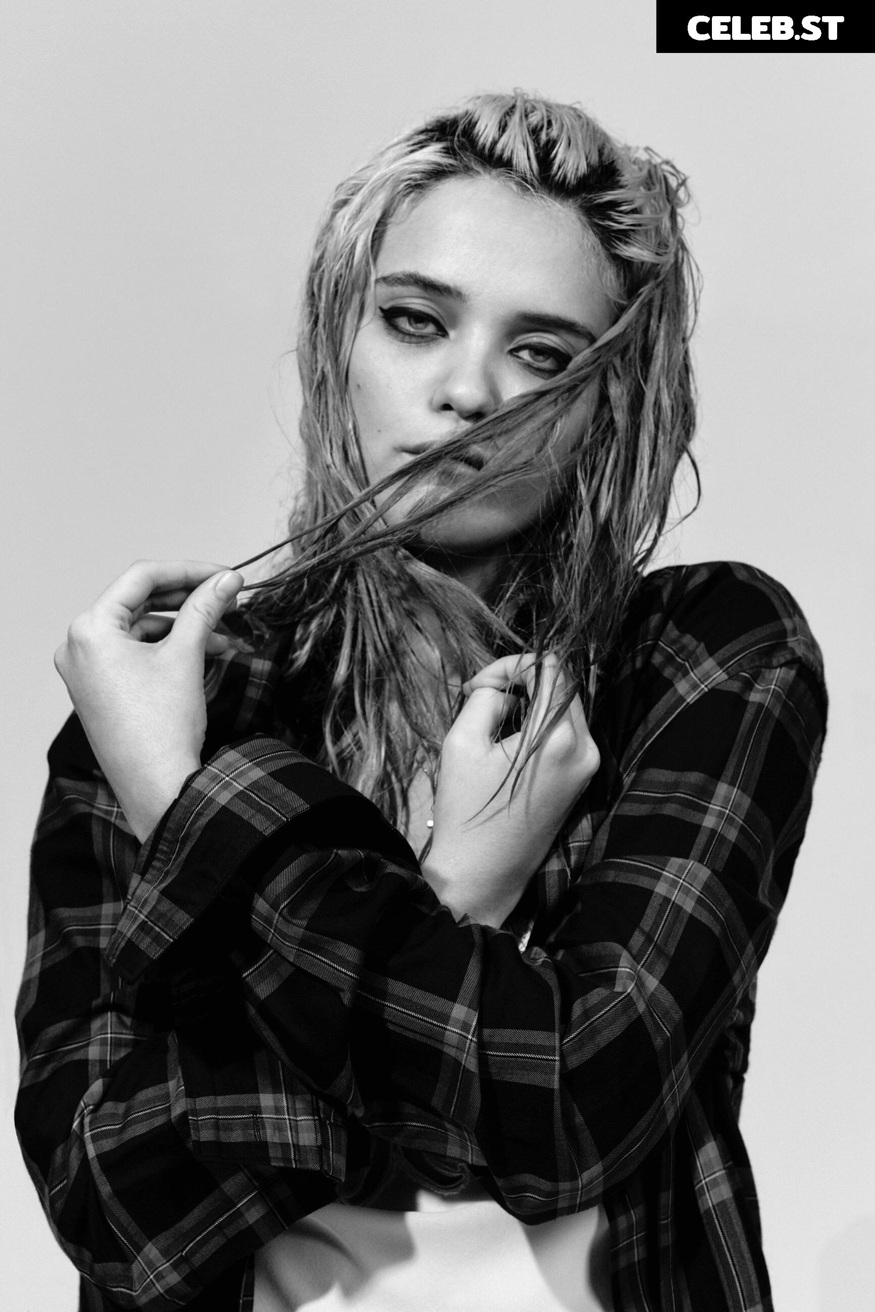 Sky Ferreira Image 20159142