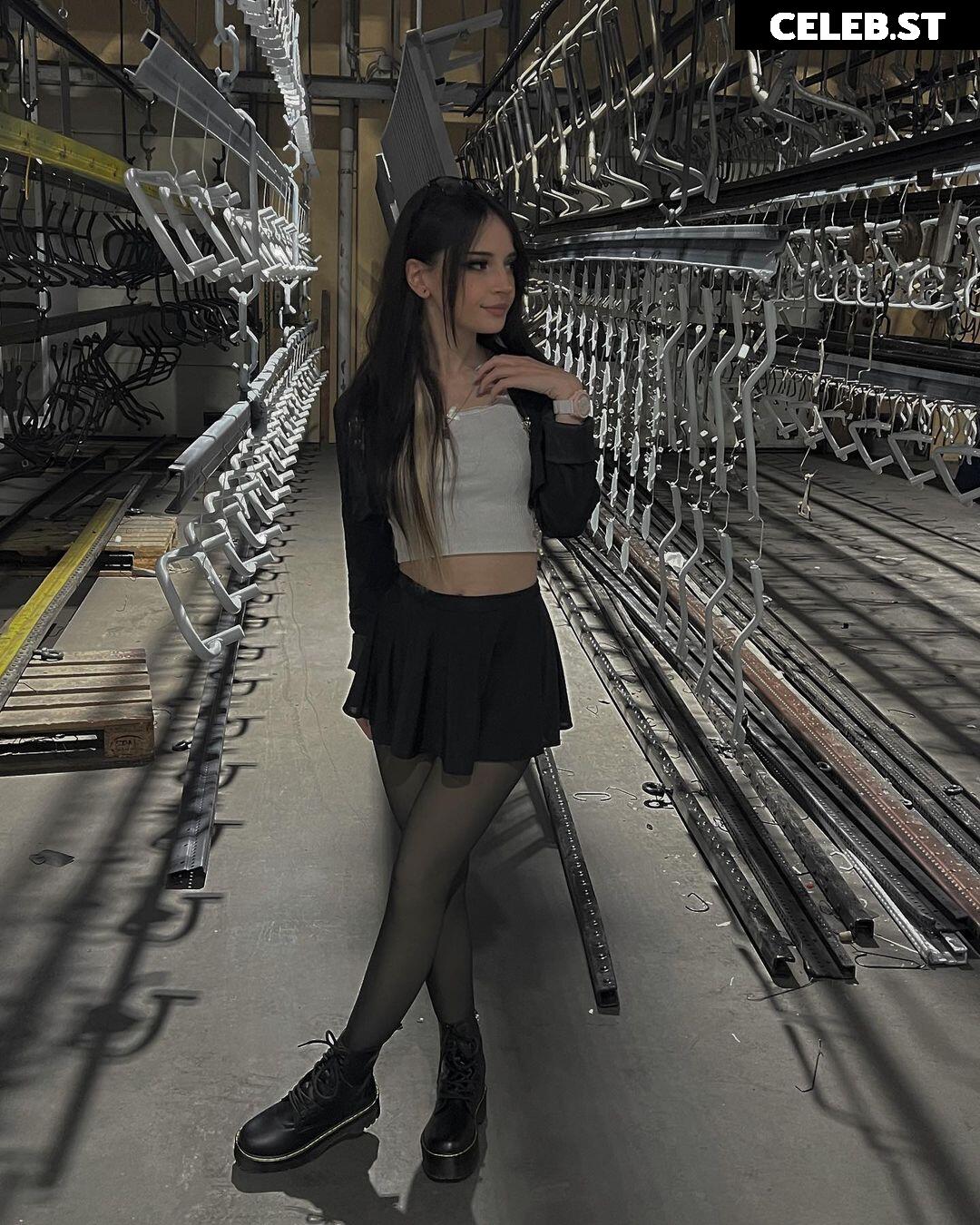 Cata Leyah / cata.leyah / cataleyah_ / leyahcata Image 20167391
