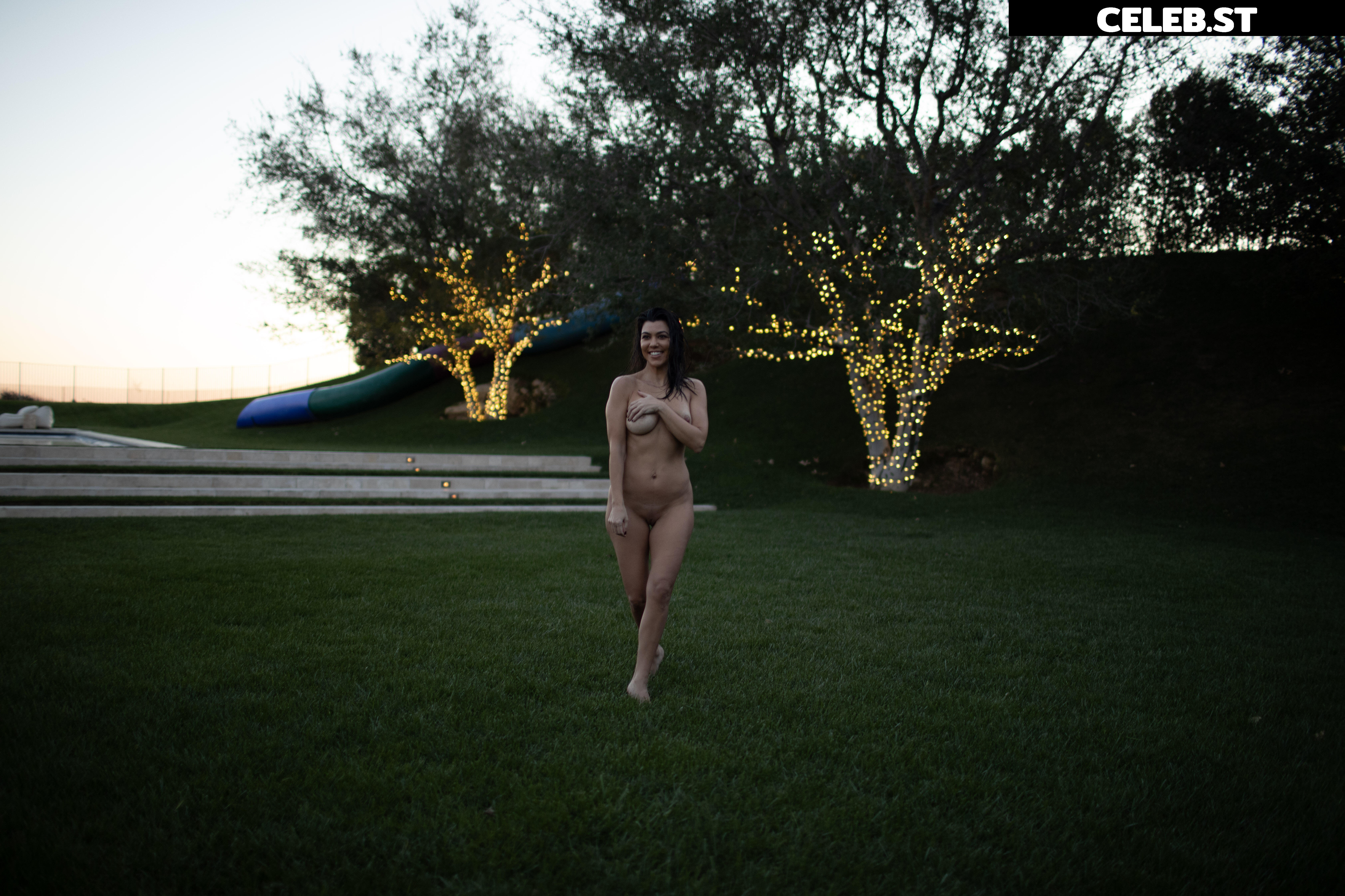 Kourtney Kardashian Image 2016157
