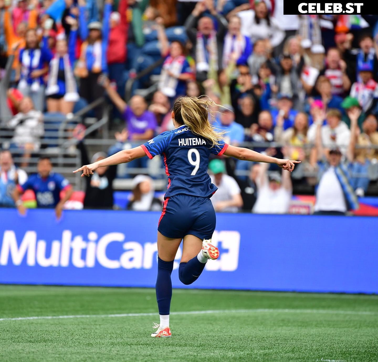 Female football/soccer players Image 20169431