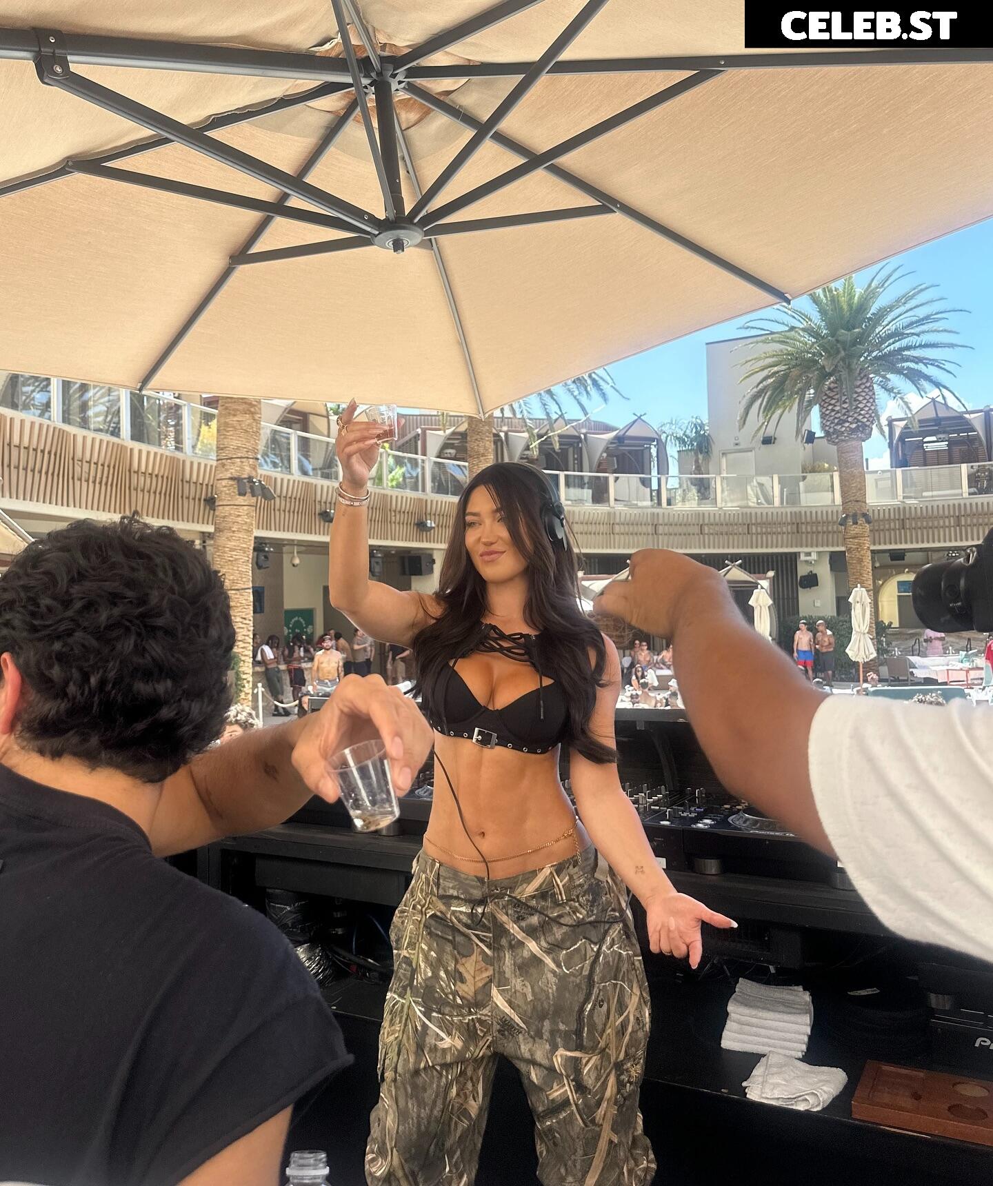 Stefanie Knight — Stefanie Gurzanski Image 20177494