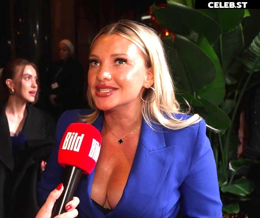 Evelyn Burdecki Image 2017200