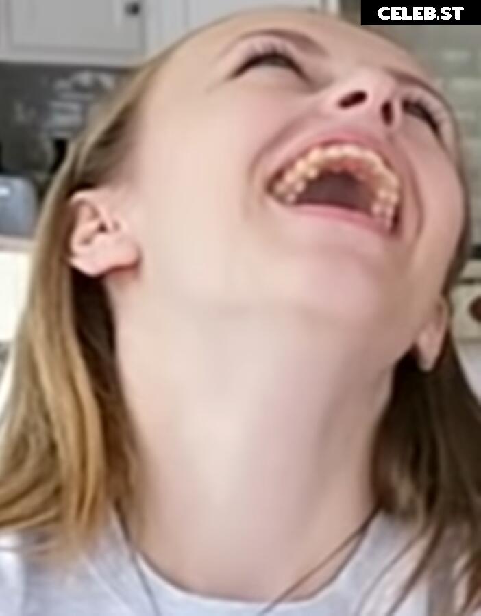 Lia Reacts / Lia_Fiore Image 20179944