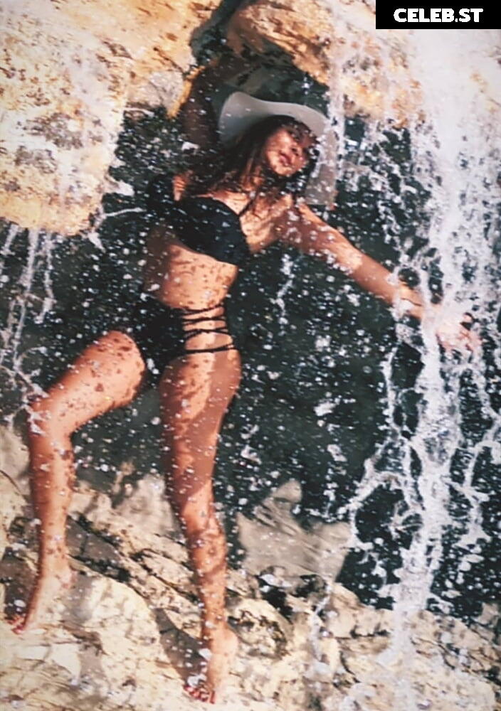 Indira Weis Image 2011820