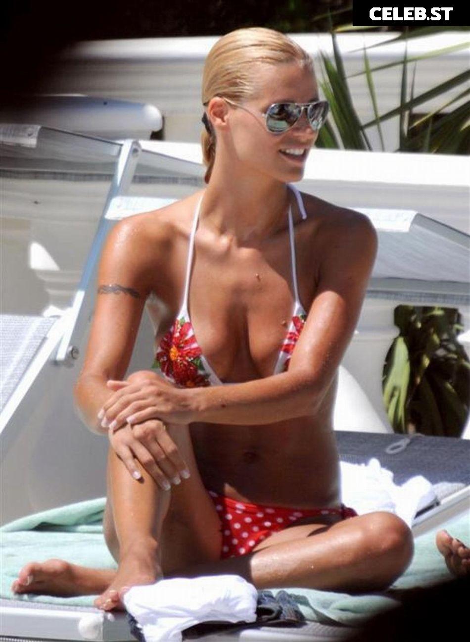 Michelle Hunziker Image 2011190