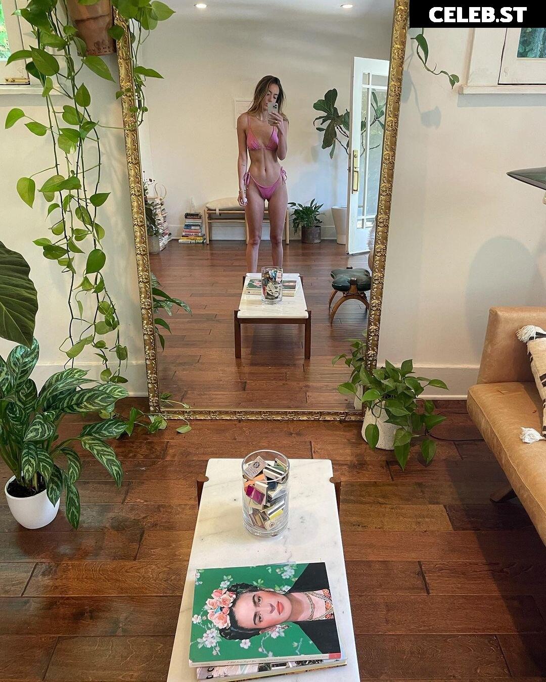 Chloe Bennet Image 2011238