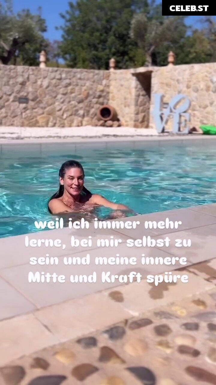 Claudelle Deckert Image 2012199