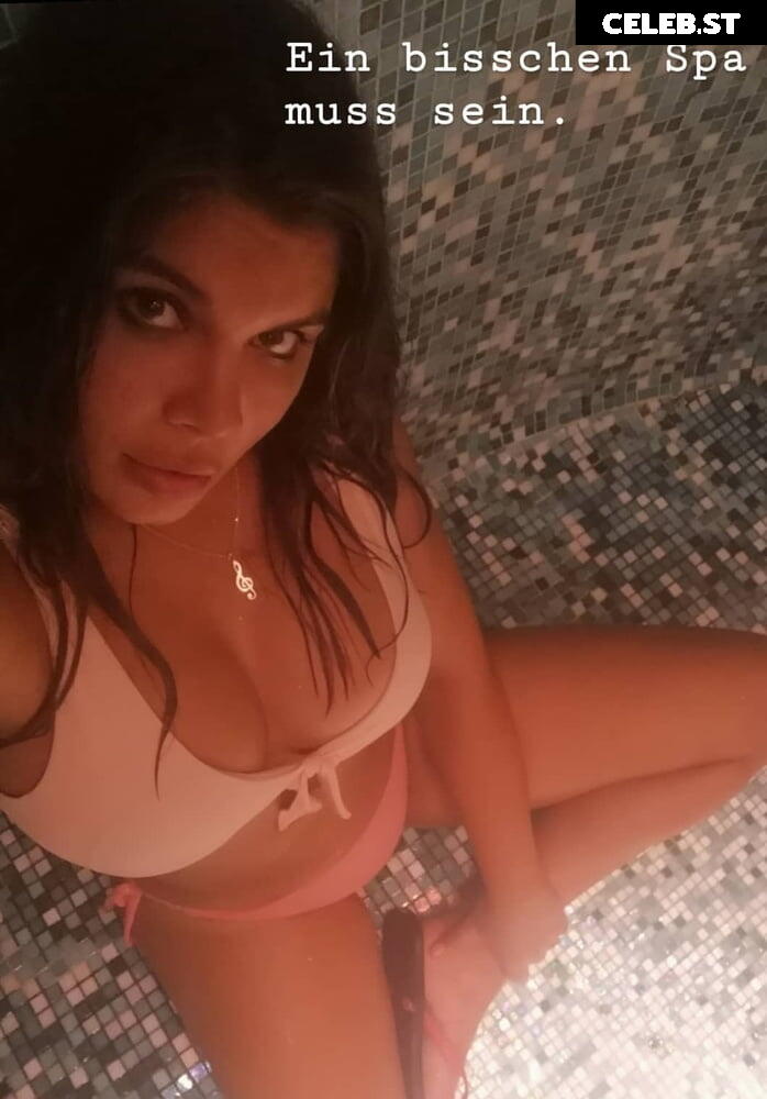 Indira Weis Image 2012056