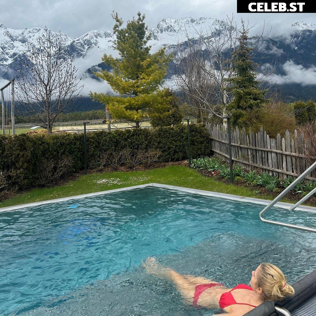 Susan Sideropoulos Image 2012266