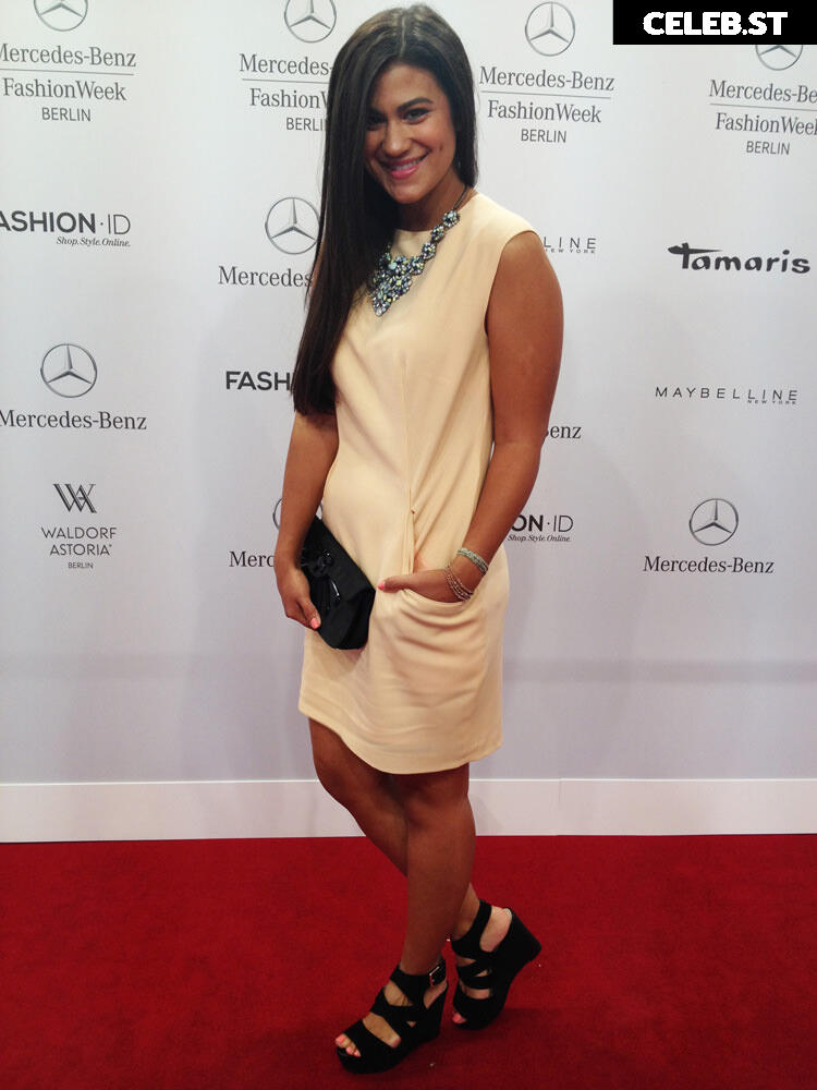 Steffi Brungs Image 2012224