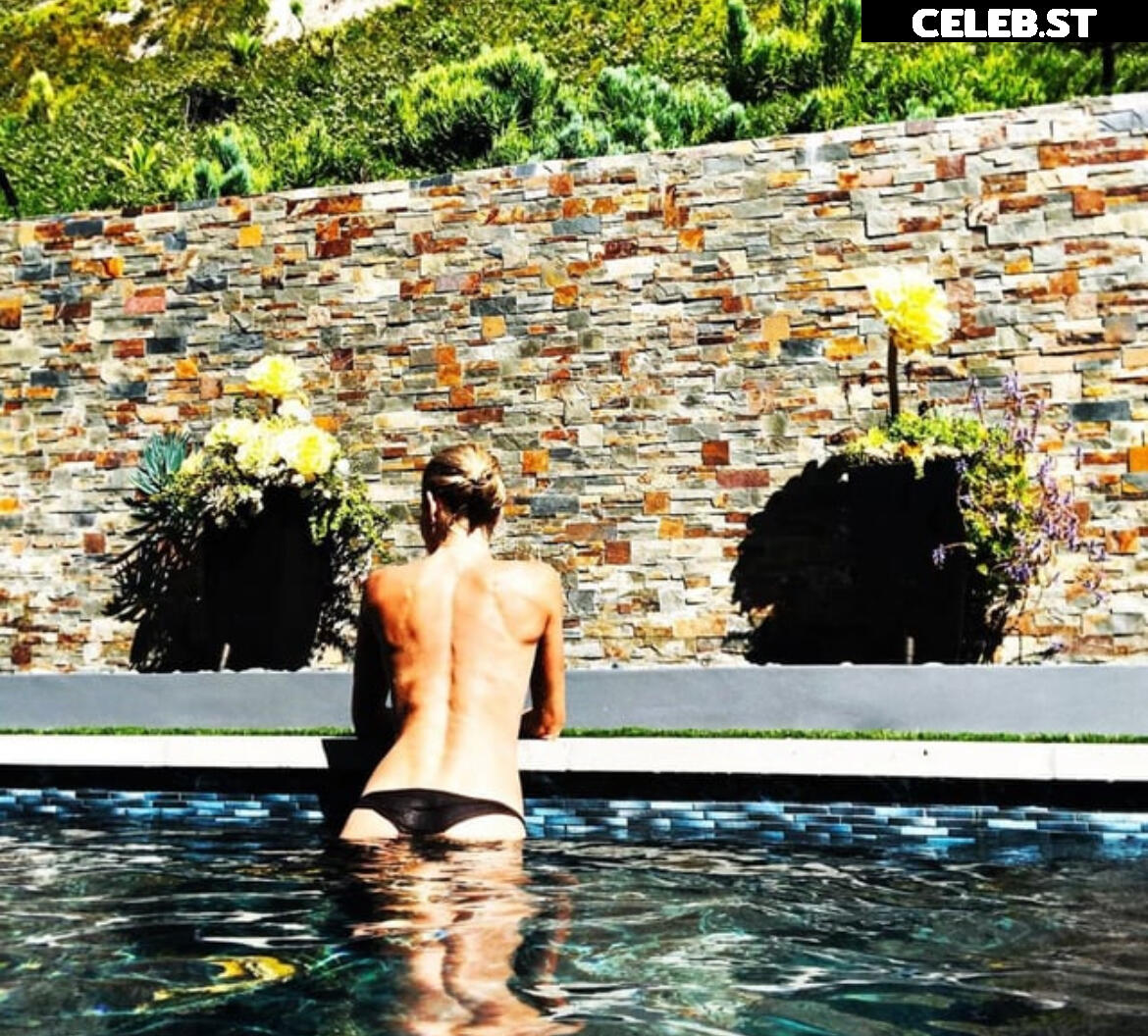 Tricia Helfer Image 2010195