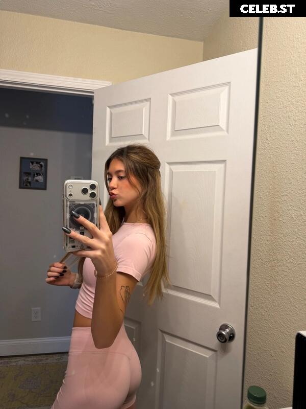 Skylar Martin / skyskysoflyy Image 20194915