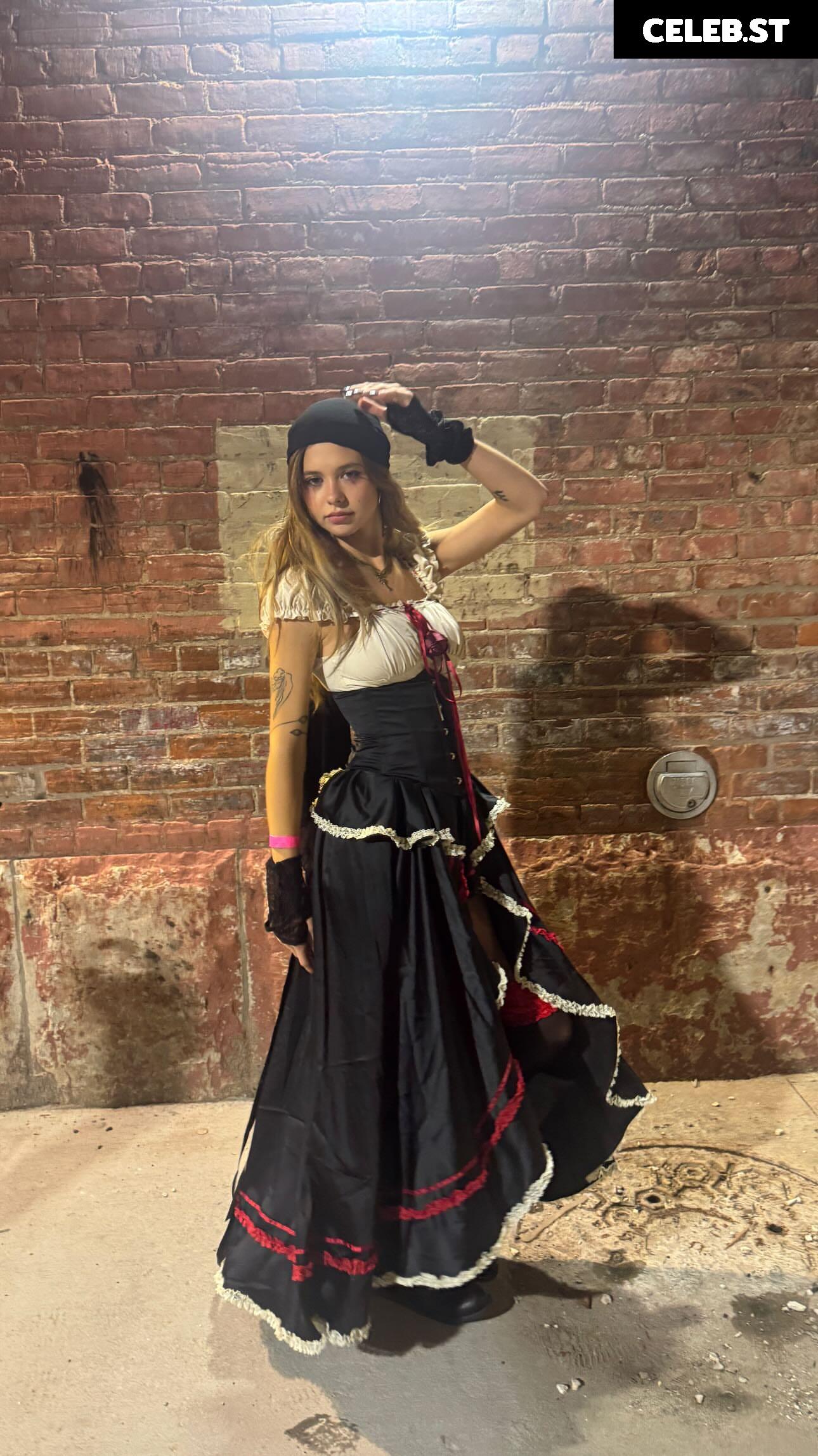 Skylar Martin / skyskysoflyy Image 20194904