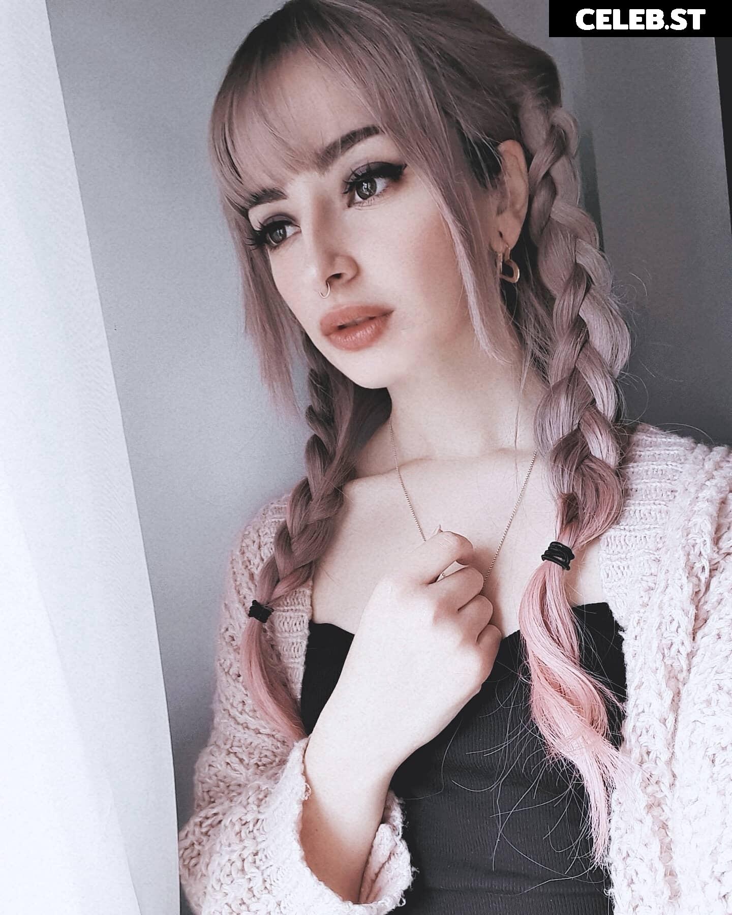 Cata Leyah / cata.leyah / cataleyah_ / leyahcata Image 20193496