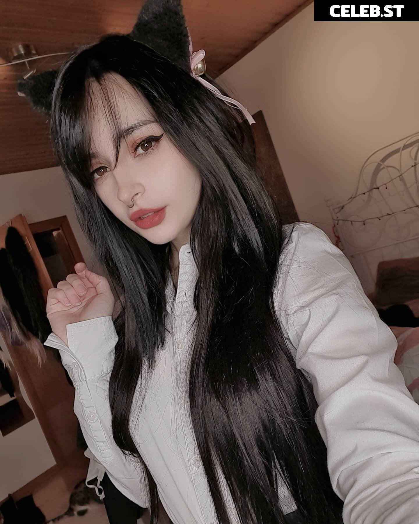 Cata Leyah / cata.leyah / cataleyah_ / leyahcata Image 20193499