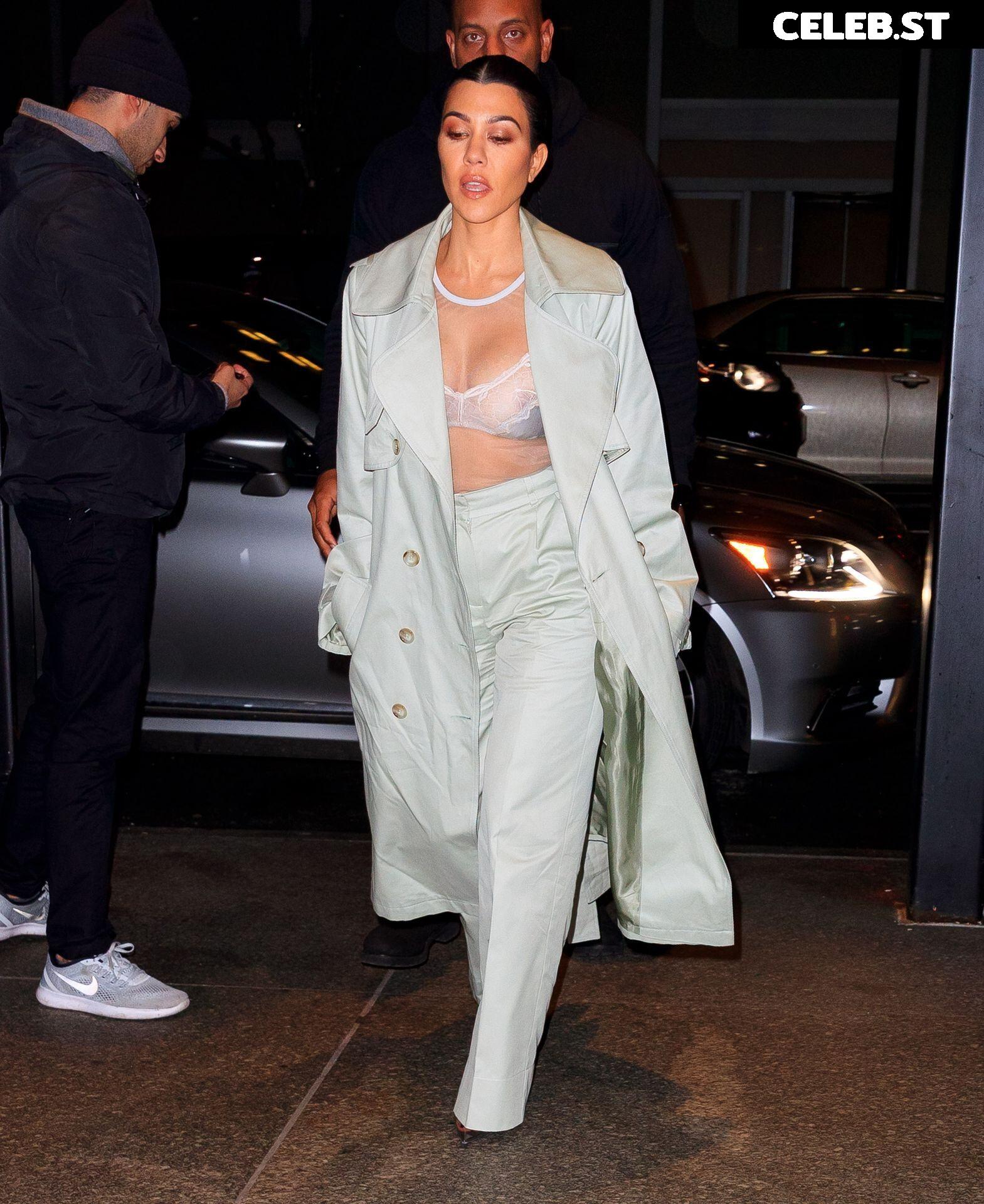 Kourtney Kardashian Image 2018482