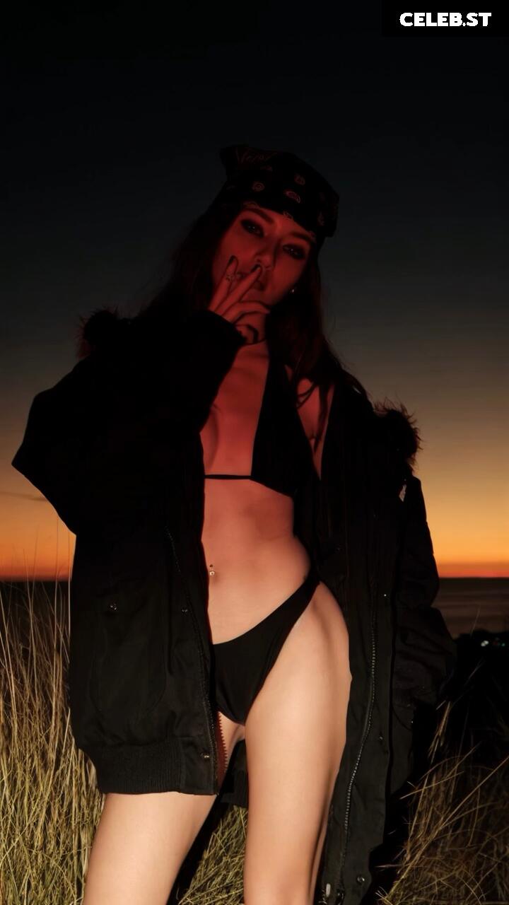 Sydney Taylor Image 20183083
