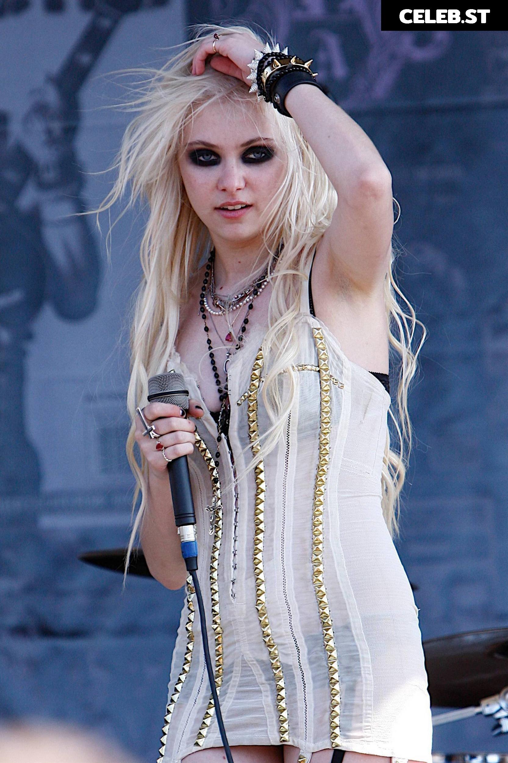 Taylor Momsen Image 2001863