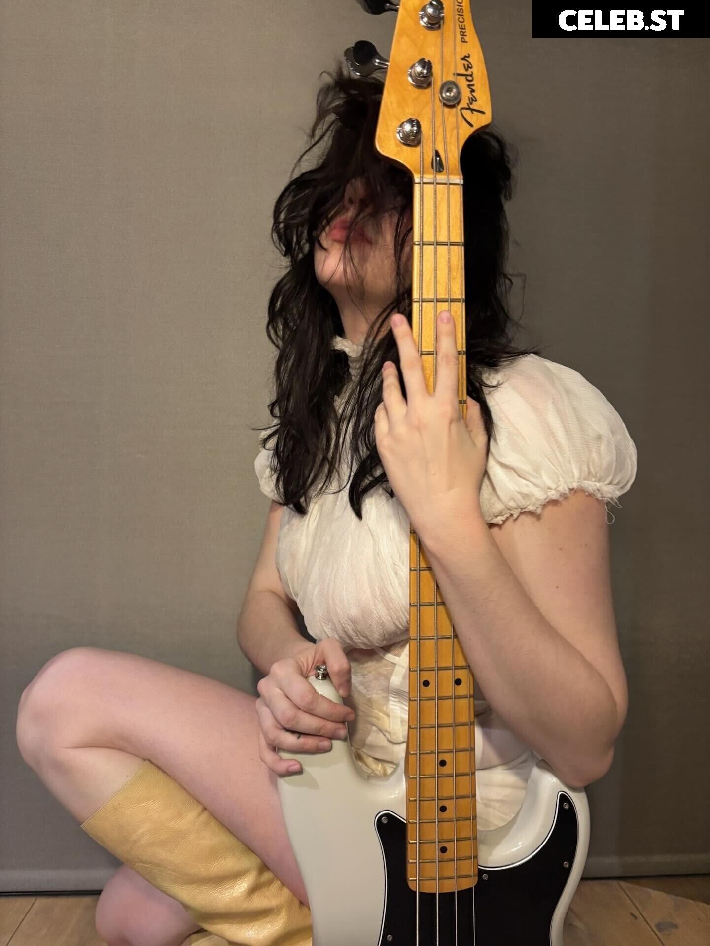 Julia Cumming (Sunflower Bean Singer/Bassist) Image 20011656